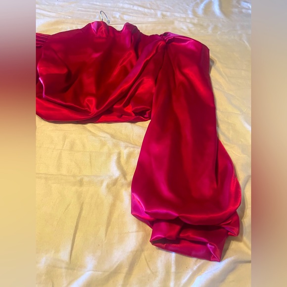 Structured shoulders . Avant garde top - Picture 3 of 3